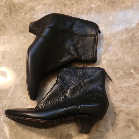 Frye Black Leather Ankle Booties - Picture 1 of 8